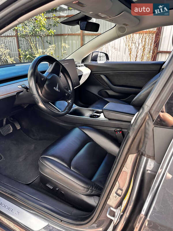 Седан Tesla Model 3 2018 в Житомирі