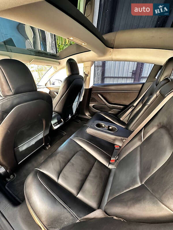 Седан Tesla Model 3 2018 в Житомирі