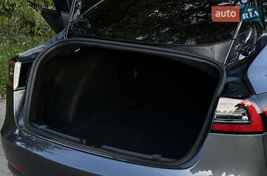 Седан Tesla Model 3 2020 в 