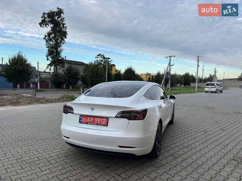 Седан Tesla Model 3 2020 в Луцке