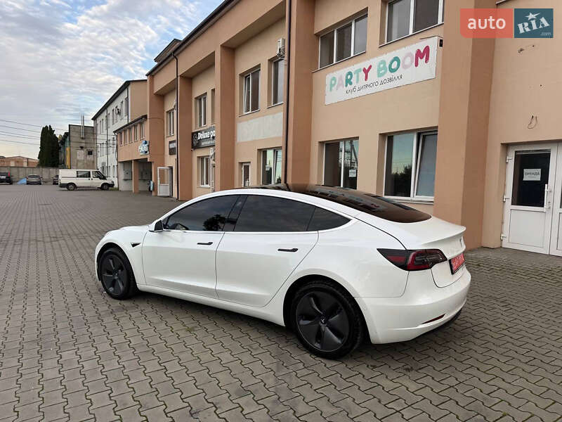 Седан Tesla Model 3 2020 в Луцке