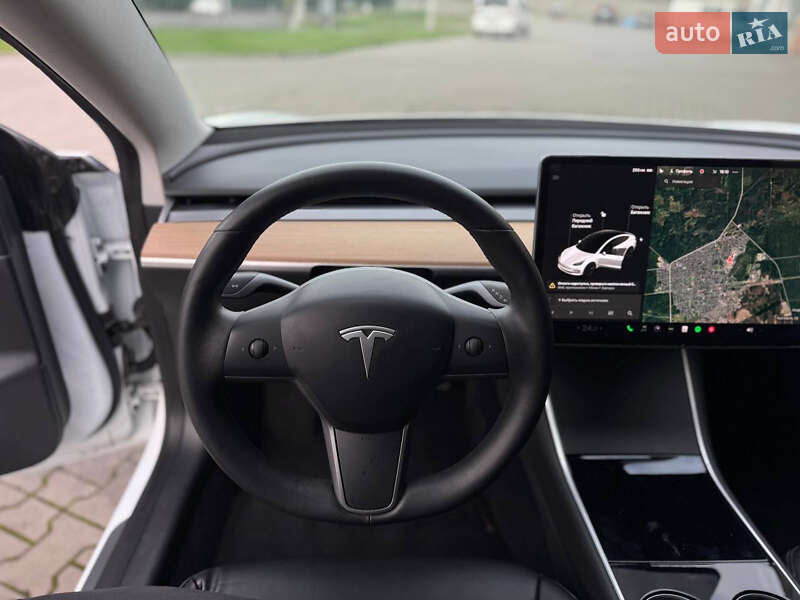Седан Tesla Model 3 2020 в Луцке