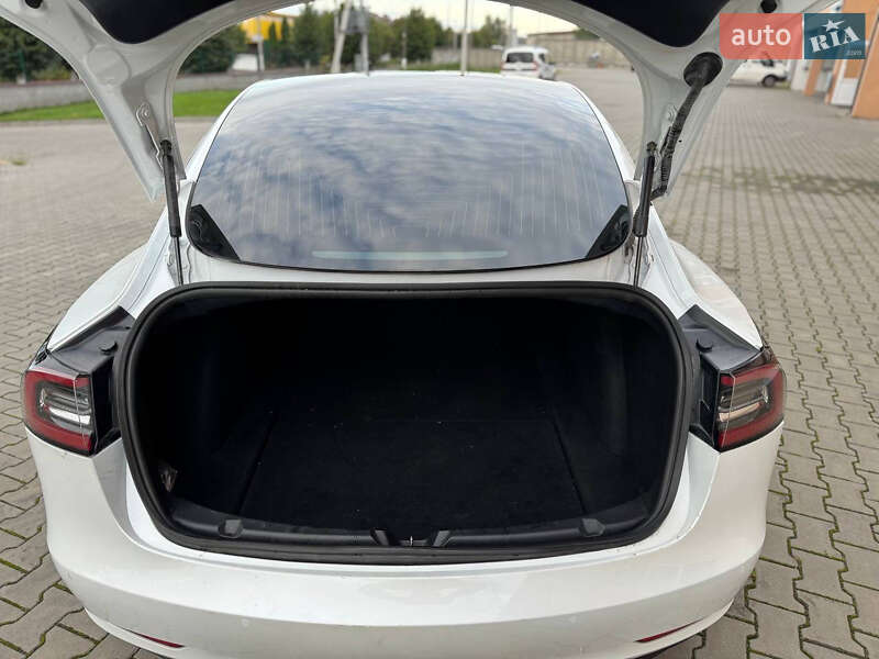Седан Tesla Model 3 2020 в Луцке