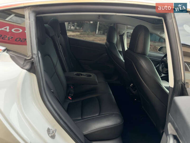 Седан Tesla Model 3 2020 в Луцке