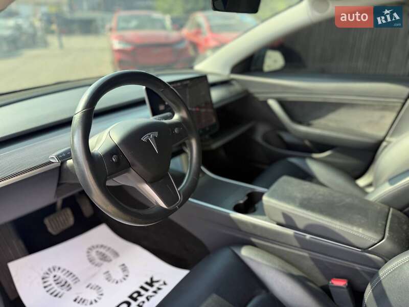 Седан Tesla Model 3 2018 в Луцке
