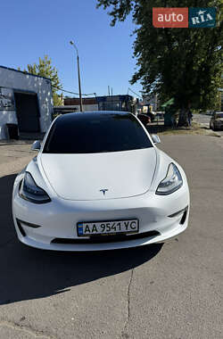 Седан Tesla Model 3 2019 в Киеве