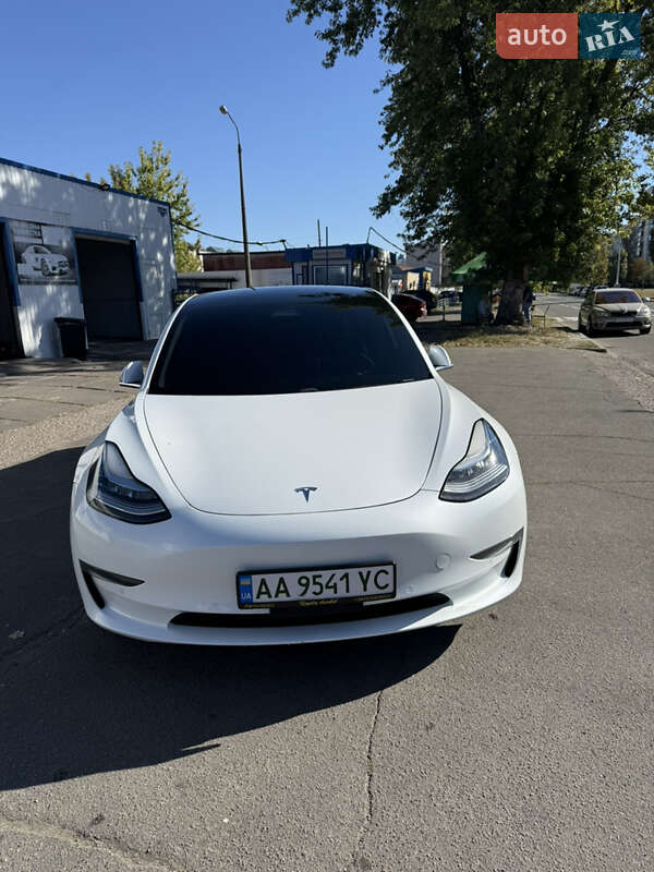 Tesla Model 3 2019
