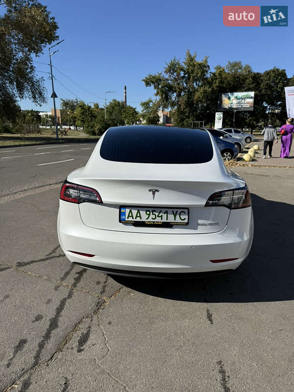 Седан Tesla Model 3 2019 в Киеве