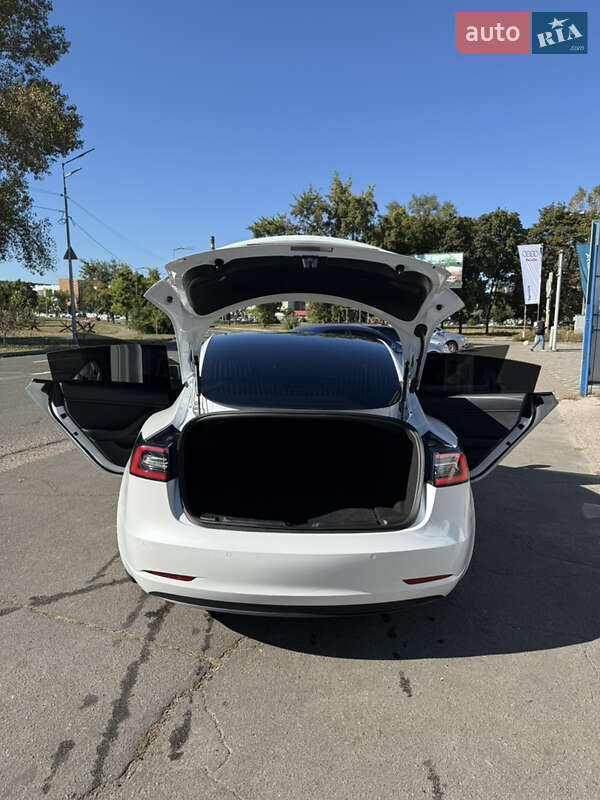 Седан Tesla Model 3 2019 в Киеве