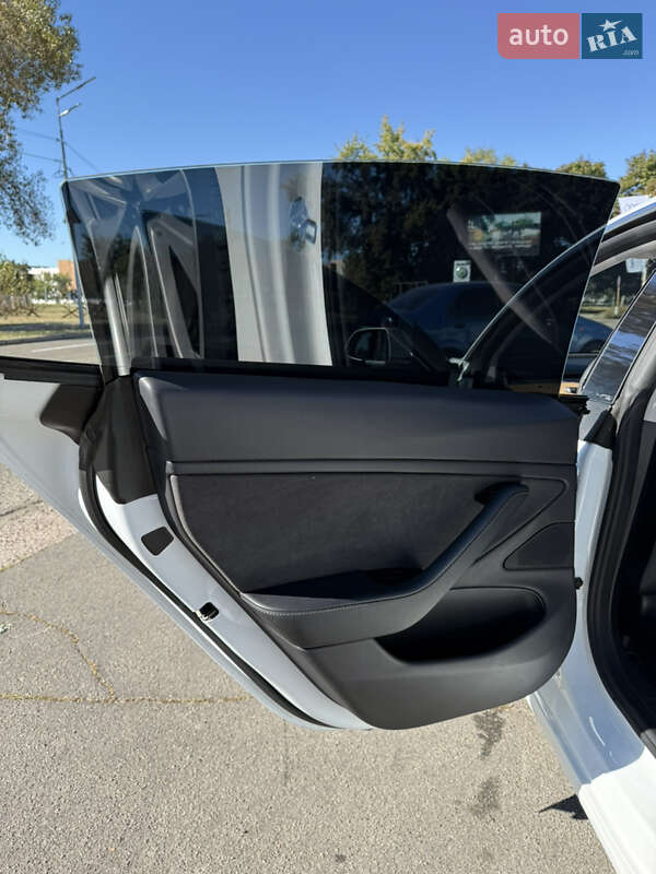 Седан Tesla Model 3 2019 в Киеве