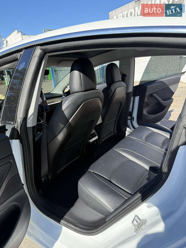 Седан Tesla Model 3 2019 в Киеве