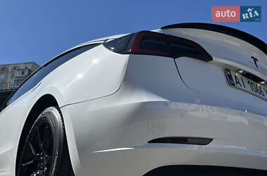Седан Tesla Model 3 2021 в 