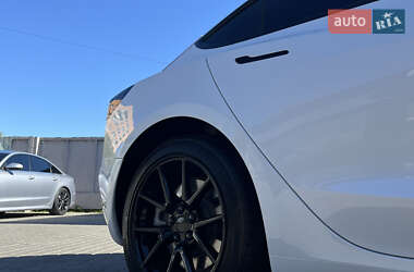 Седан Tesla Model 3 2021 в 