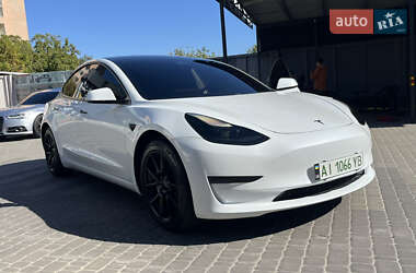 Седан Tesla Model 3 2021 в 