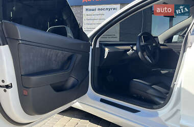 Седан Tesla Model 3 2021 в 