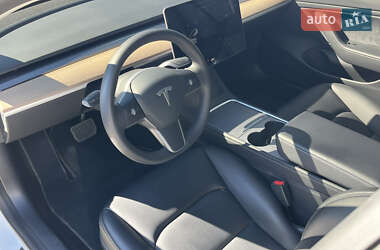 Седан Tesla Model 3 2021 в 