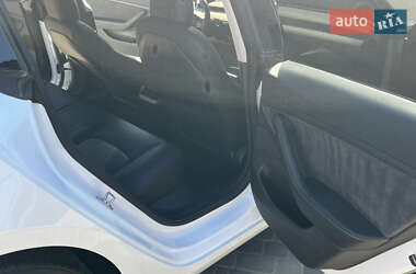 Седан Tesla Model 3 2021 в 