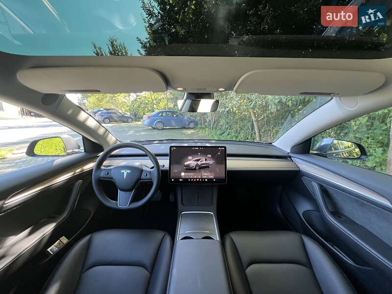 Седан Tesla Model 3 2023 в Львові