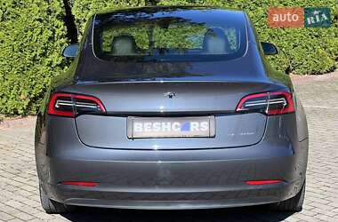 Седан Tesla Model 3 2023 в 