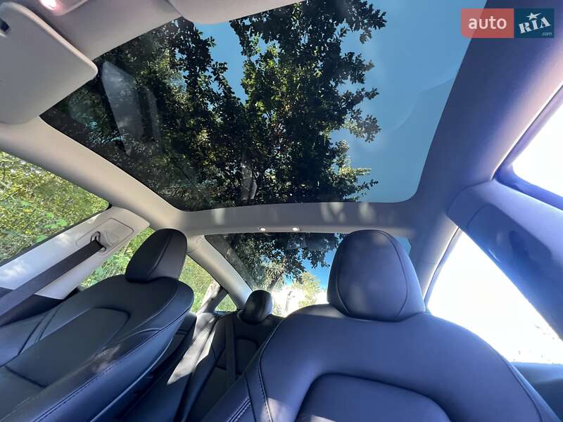 Седан Tesla Model 3 2023 в Львові