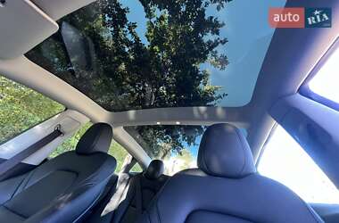 Седан Tesla Model 3 2023 в 