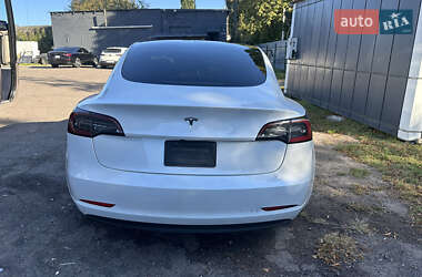 Седан Tesla Model 3 2022 в 