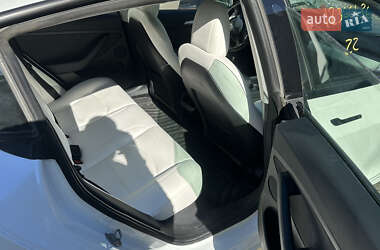 Седан Tesla Model 3 2022 в 