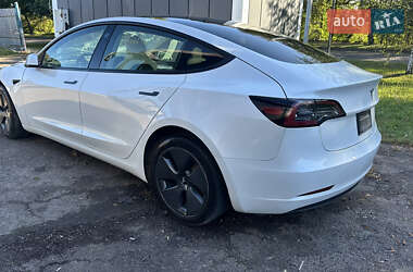 Седан Tesla Model 3 2022 в 