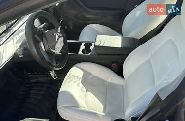 Седан Tesla Model 3 2022 в 