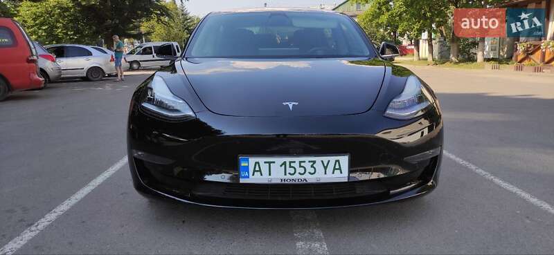 Седан Tesla Model 3 2018 в Києві