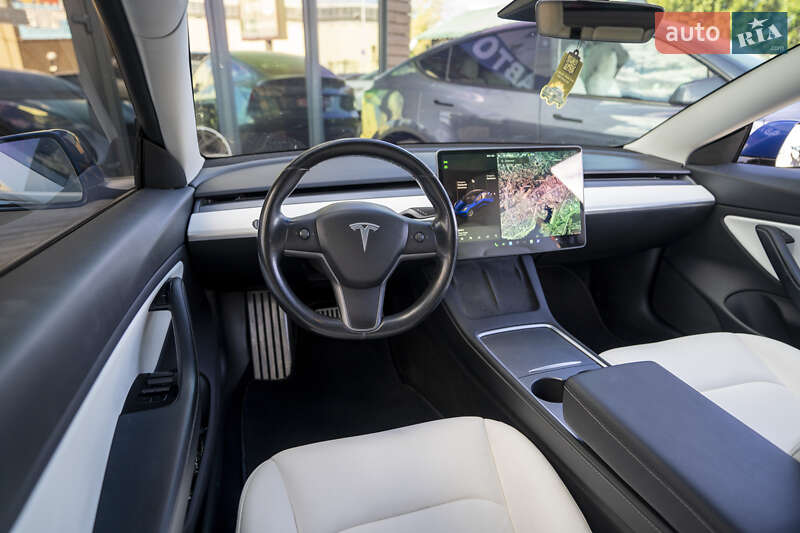 Седан Tesla Model 3 2018 в Києві