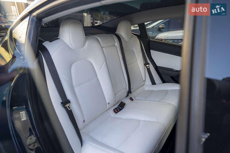 Седан Tesla Model 3 2018 в Києві
