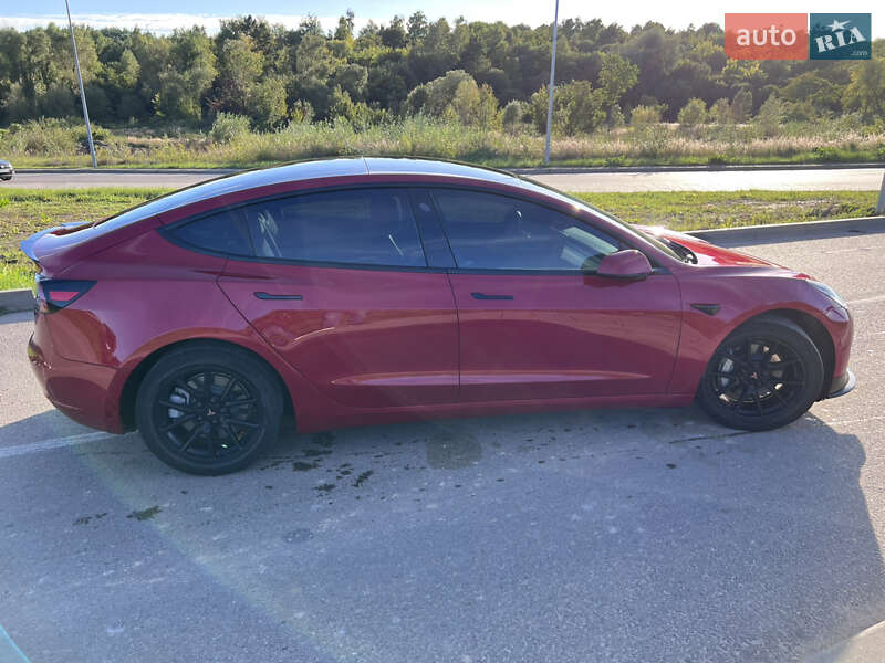 Седан Tesla Model 3 2022 в Львові