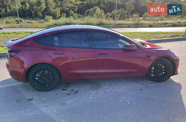 Седан Tesla Model 3 2022 в 