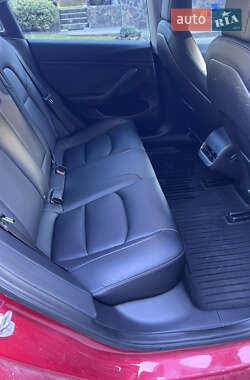 Седан Tesla Model 3 2022 в 