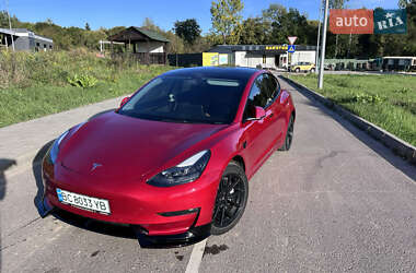 Седан Tesla Model 3 2022 в 