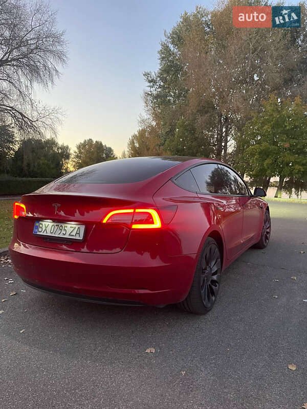Седан Tesla Model 3 2023 в Києві