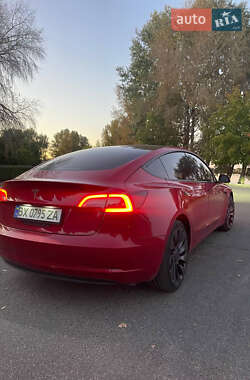 Седан Tesla Model 3 2023 в 