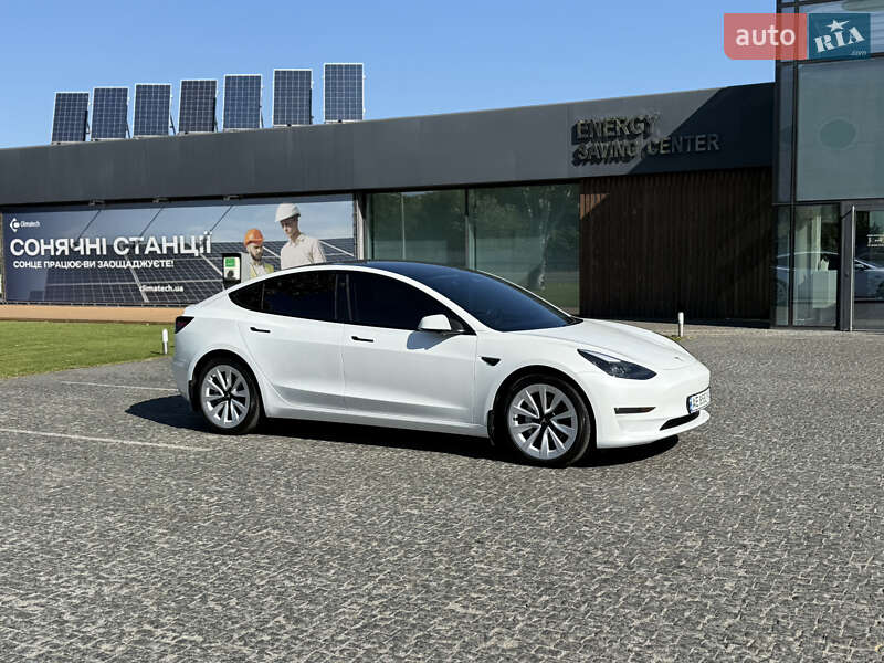 Седан Tesla Model 3 2022 в Днепре