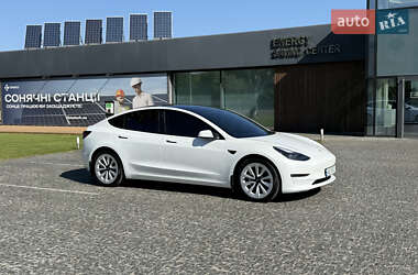 Седан Tesla Model 3 2022 в 