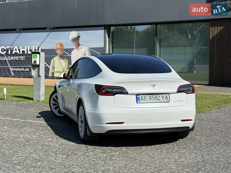 Седан Tesla Model 3 2022 в Днепре