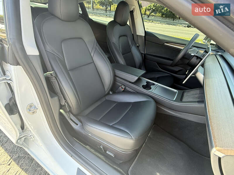 Седан Tesla Model 3 2022 в Днепре