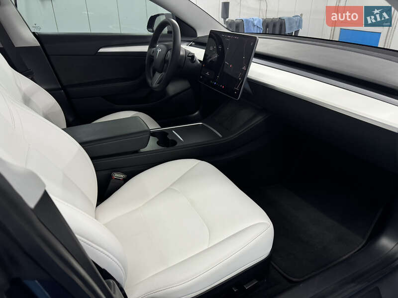 Седан Tesla Model 3 2021 в Днепре