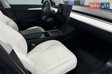 Седан Tesla Model 3 2021 в 