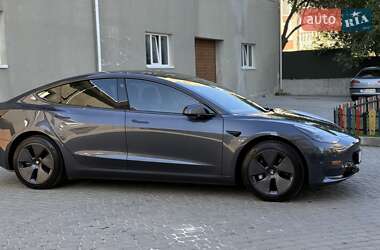 Седан Tesla Model 3 2023 в 
