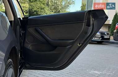 Седан Tesla Model 3 2023 в 