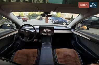 Седан Tesla Model 3 2023 в 