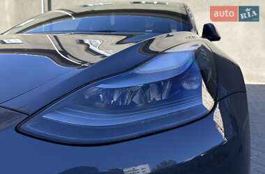 Седан Tesla Model 3 2023 в 