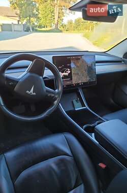 Седан Tesla Model 3 2017 в 