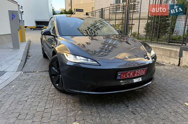 Седан Tesla Model 3 2024 в Львове